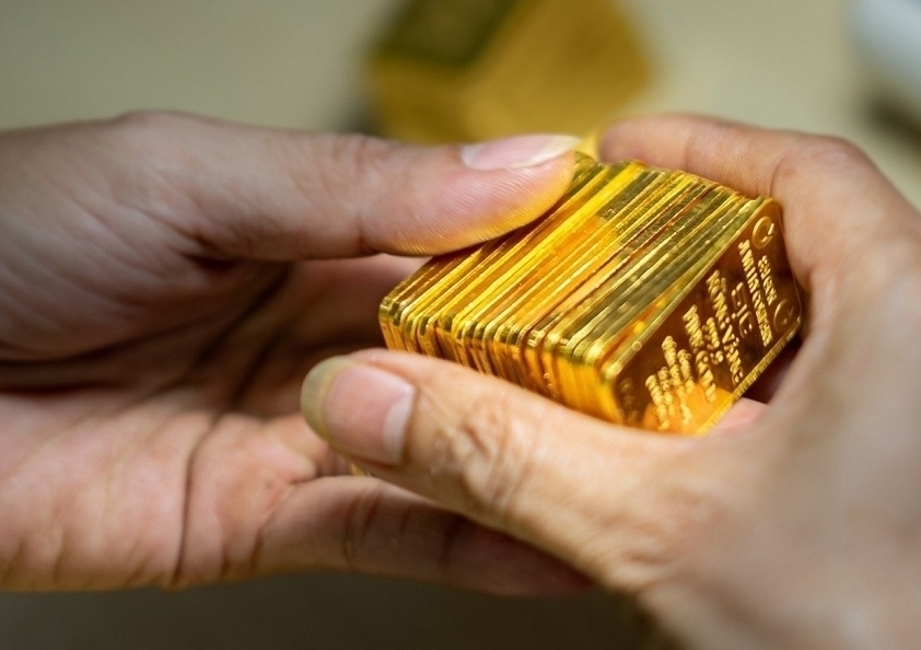 Giá vàng hôm nay 12/10: Vàng SJC chạm ngưỡng 70 triệu đồng/lượng